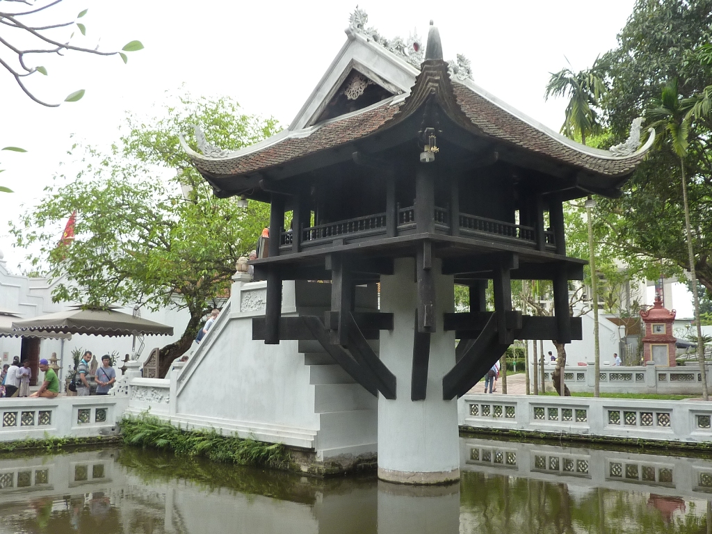 05-15-2148 Hanoi pagode au pilier unique red